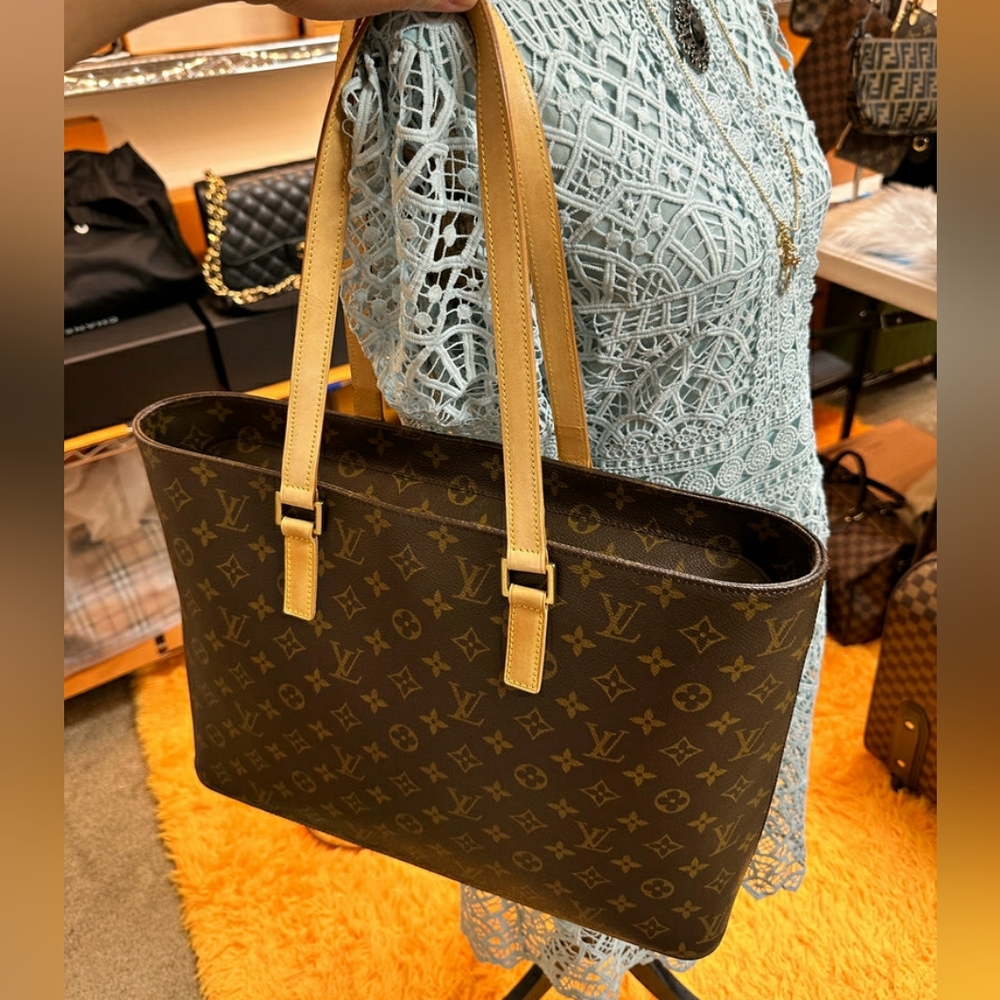 LV Luco Tote EUC Pocket Protector for Minor Peeling - Picture 3 of 17